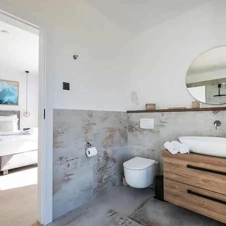 Laganini וילה נין