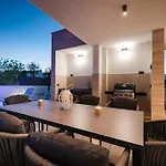 Laganini Villa Nin