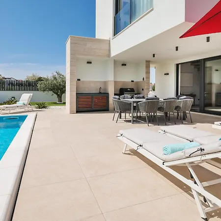 Laganini Villa Nin