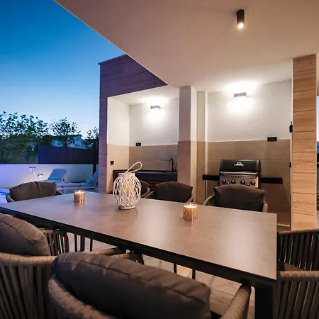 Laganini Villa Nin